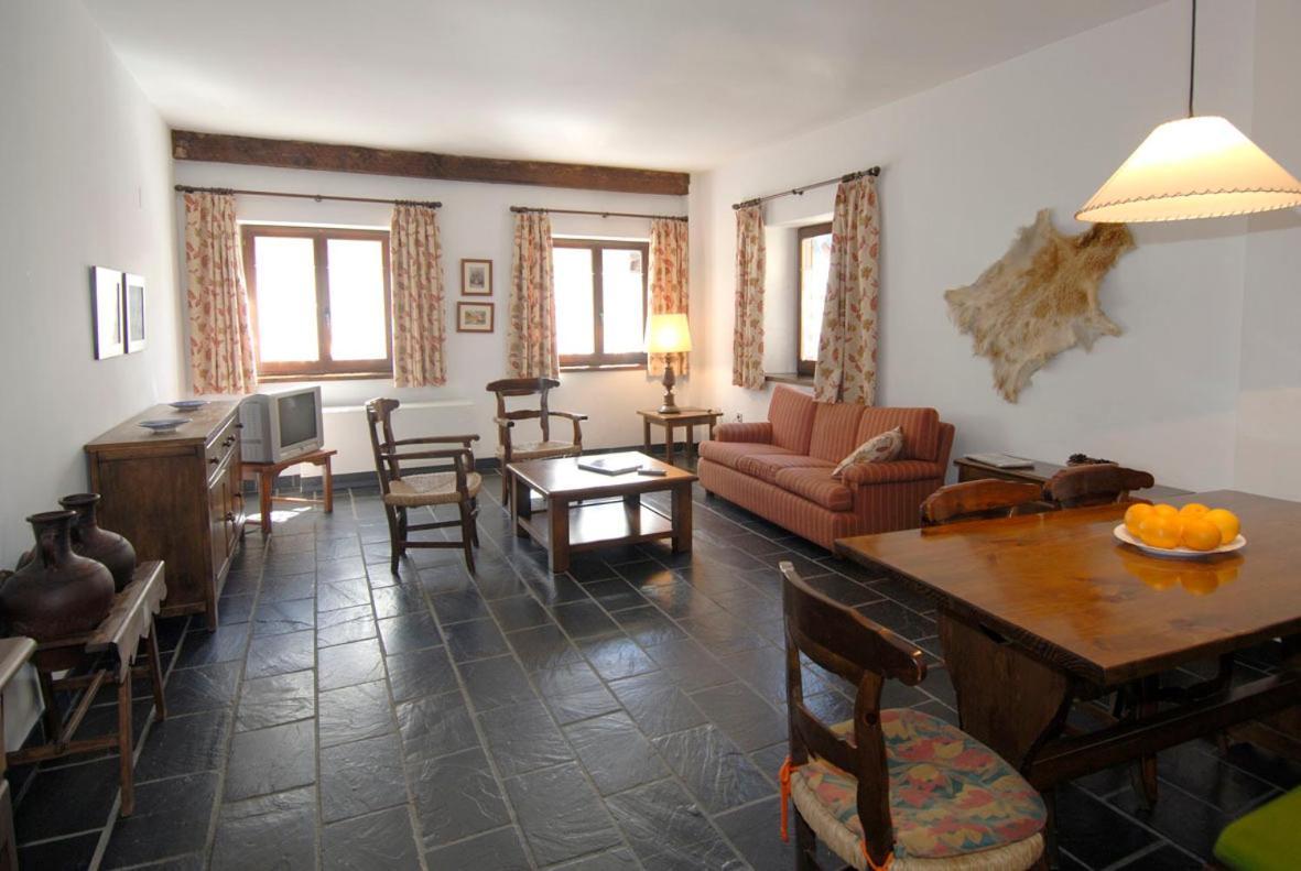 Apartamentos Linsoles Eriste Bagian luar foto