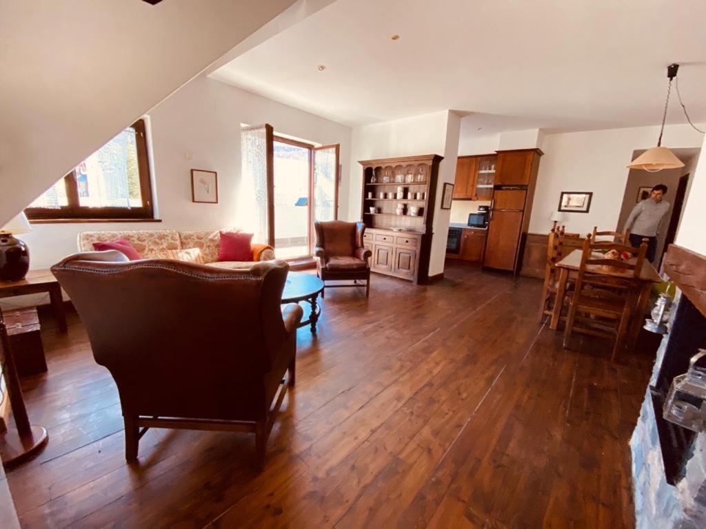 Apartamentos Linsoles Eriste Bagian luar foto